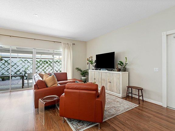 4th image of 41 Live Oak Cir