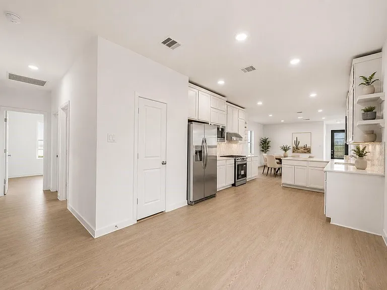 27439 Sunterra Village Dr — Photo 14