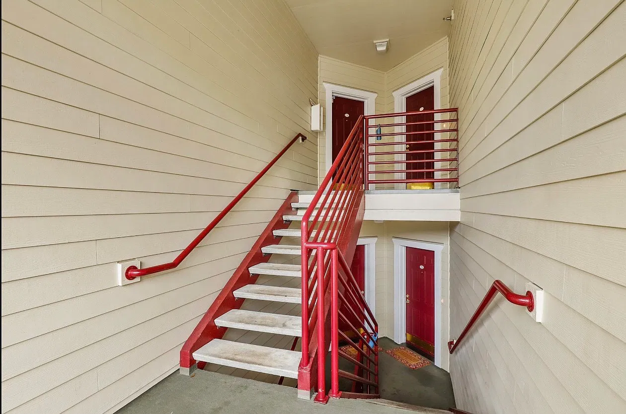 2 bed, 830 sqft, $1,900 — Photo 3