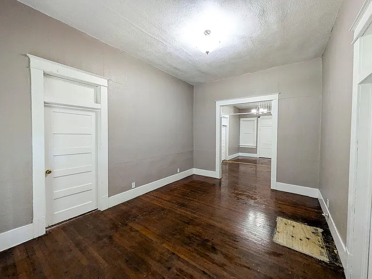 1045 Long Ave — Photo 4
