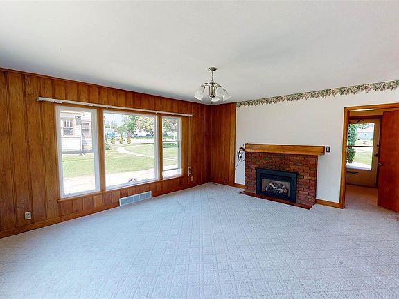 4th image of 552 Water Ave