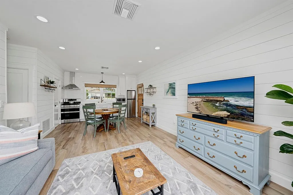 2 bed, 750 sqft, $4,000 — Photo 3