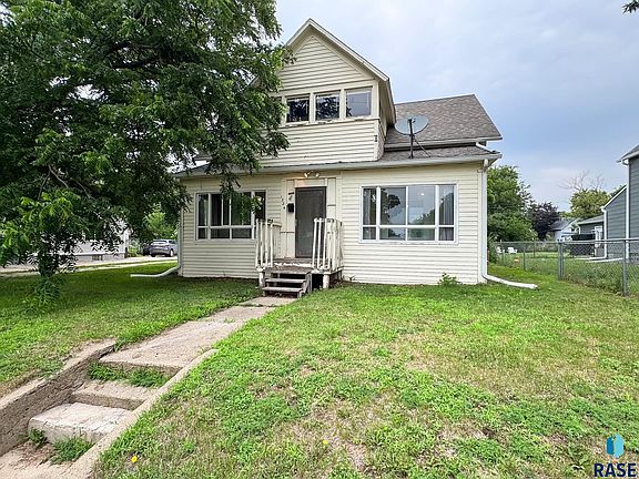 2nd image of 1324 E 6th St
