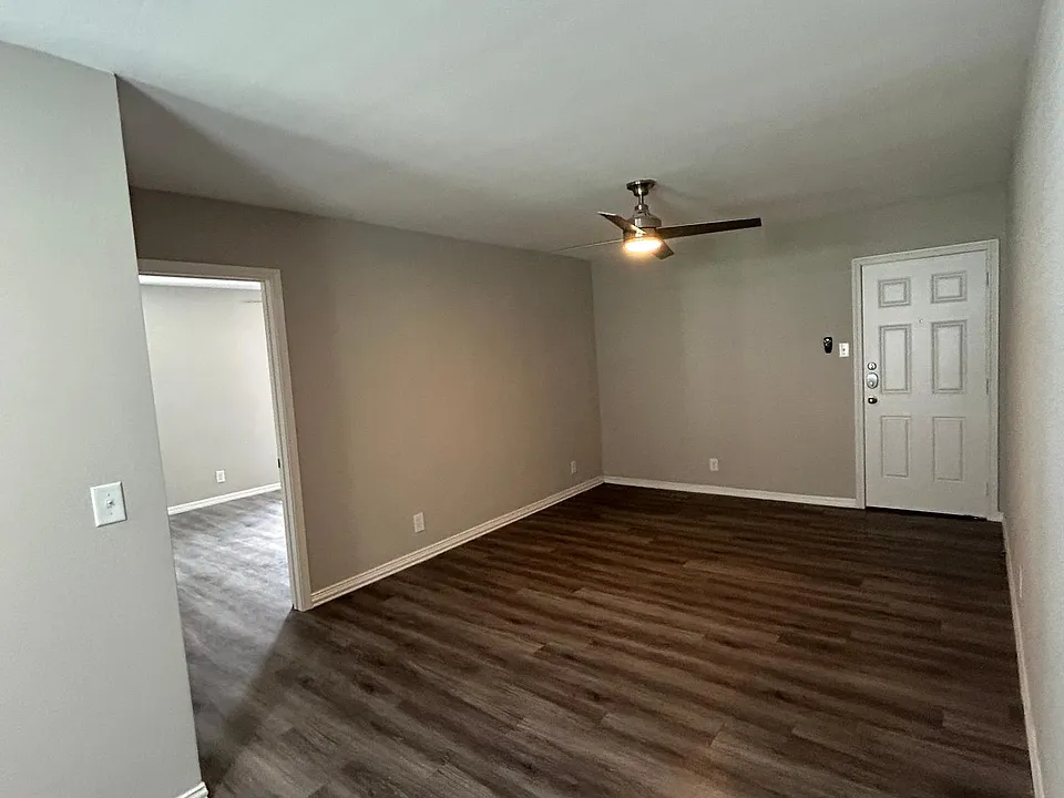 DINING/LIVING ROOM