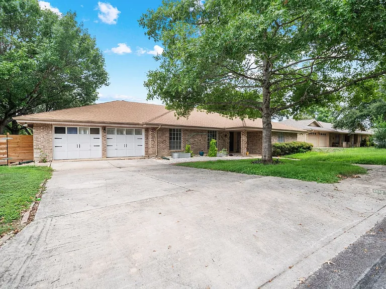 6015 Windhaven Dr — Photo 32