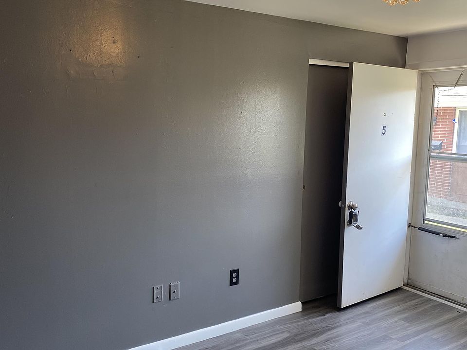 1st image of 210 Kenbrook Dr #5