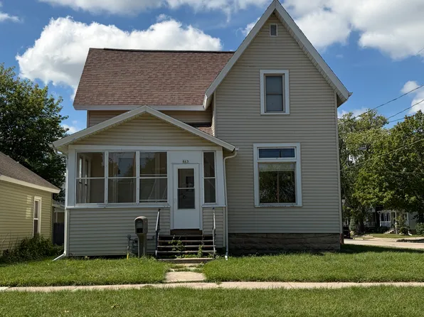 863 Frederick St, Oshkosh, WI 54901