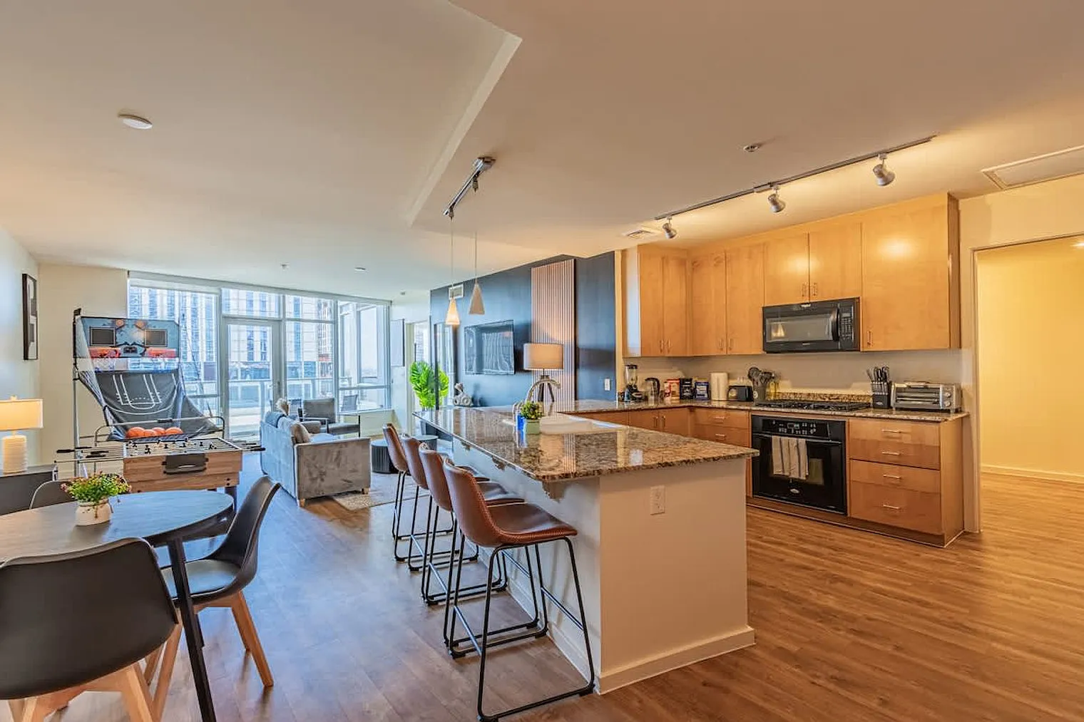 1 bed, 1.0 bath, 1130 sqft, $2,833 — Photo 2