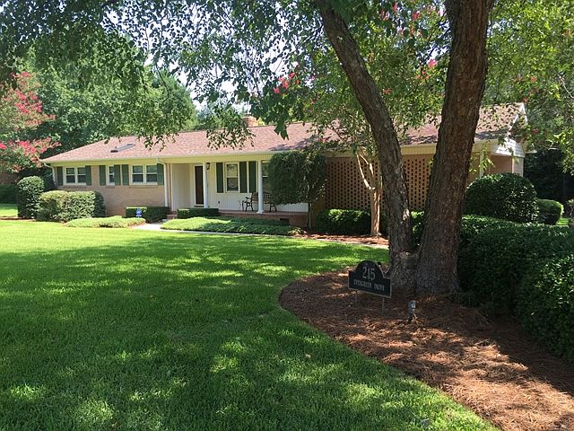1st image of 215 Evergreen Dr