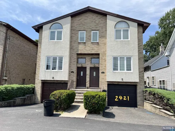 2421 1st St, Fort Lee, NJ 07024