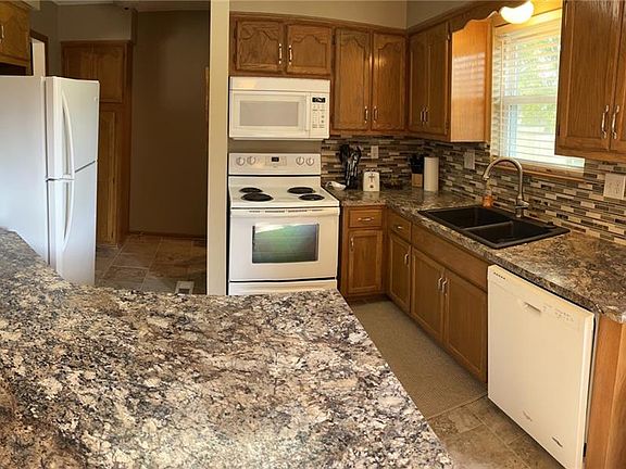 5th image of 1118 SW Southgate Dr