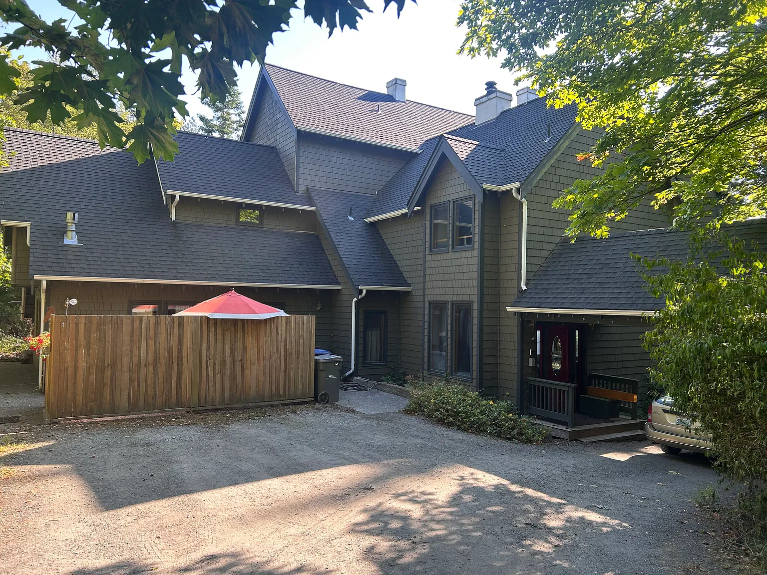 5 bed, 4800 sqft, $4,200 — Photo 2