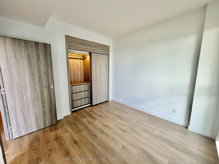 75 Billes Hts #1212 — Photo 4