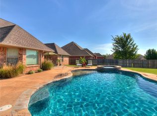 16108 Pointe Manor Ln, Edmond, OK 73013