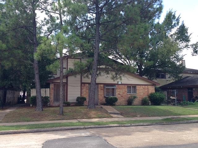 2nd image of 5403 De Soto St #4