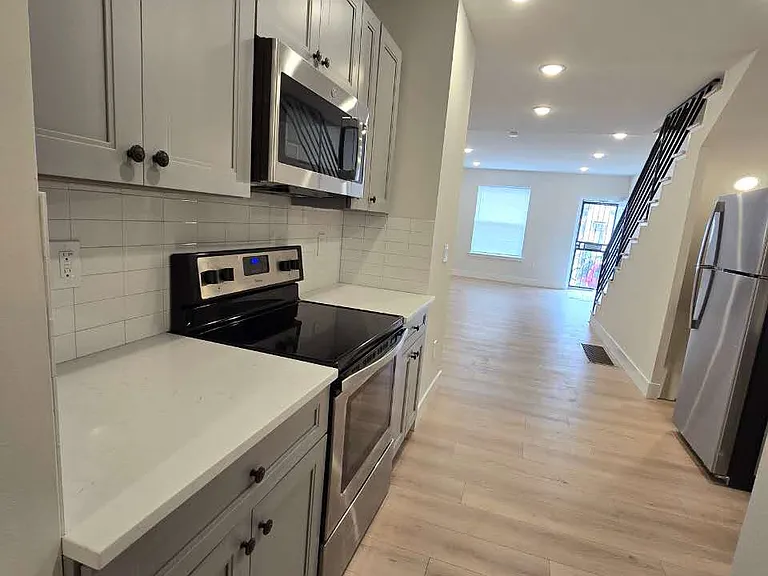 2544 S Sheridan St — Photo 8