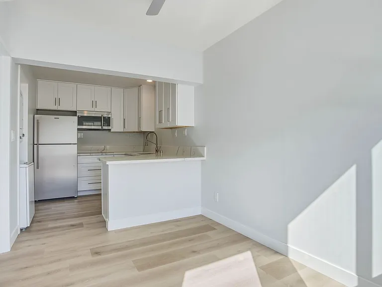 501 N. Ditmar — Photo 9