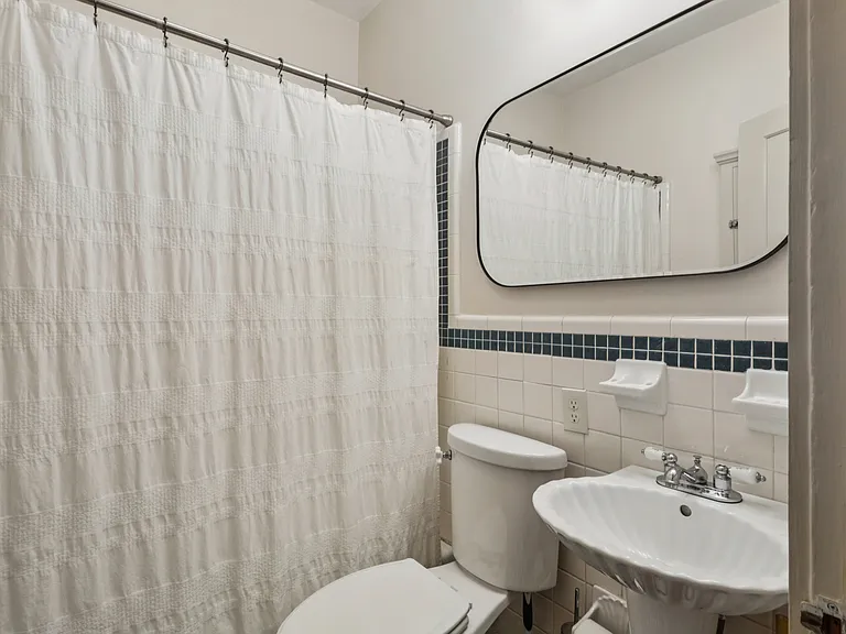 807 Lake Ave NE — Photo 19