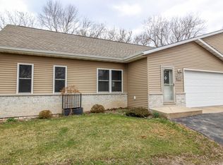 1013 Edgewater Rd #D, Fort Atkinson, WI 53538