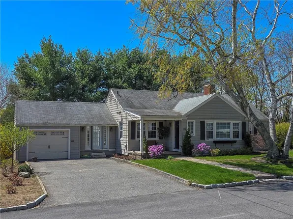 111 Wannamoisett Rd, East Providence, RI 02914