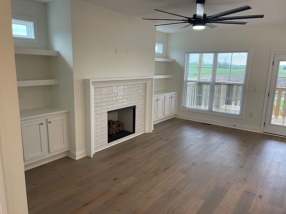 4th image of 1129 Mission Dr