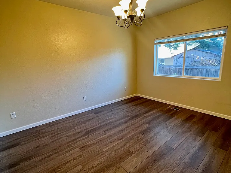 2635 Parkwood Village Ln — Photo 5