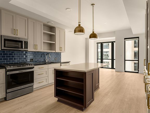 2nd image of 930 Commerce St #58