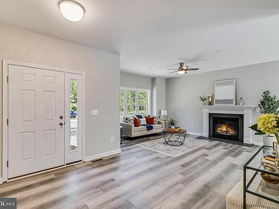 4th image of 21183 Abell Rd