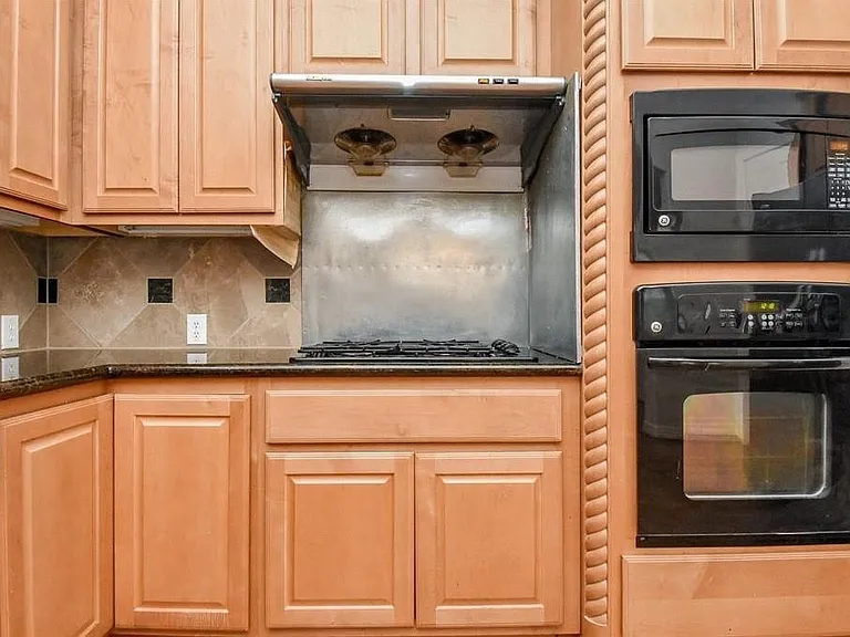 3206 Holly Crossing Dr — Photo 17
