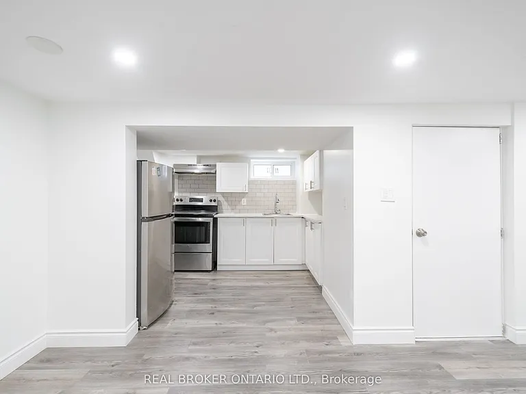 12 Villa Rd #BASEMENT — Photo 16