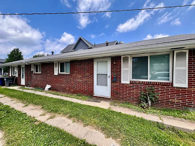 379 S Detroit Ave — Photo 1