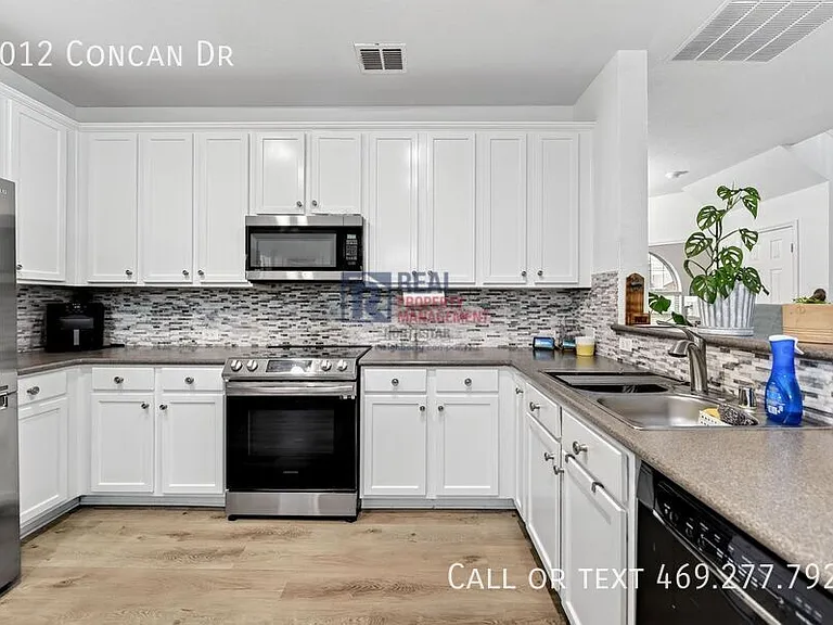 1012 Concan Dr — Photo 10