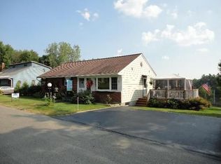 6 Lakeview Rd, Hinsdale, MA 01235