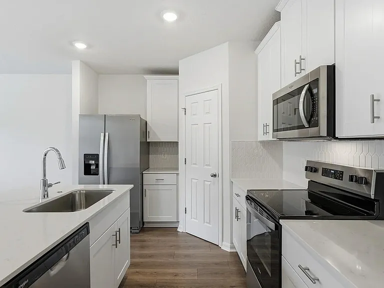 16326 Bird Of Paradise Ave — Photo 4
