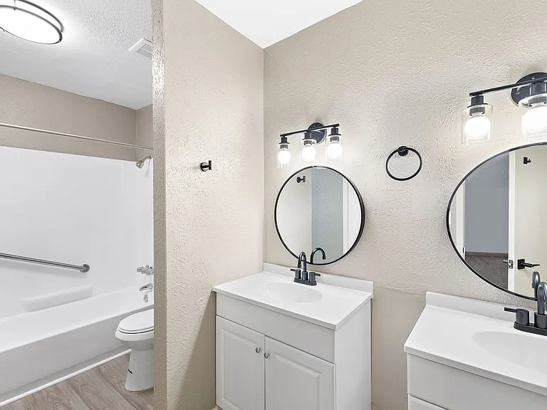 Oval Spring Apartments — Photo 15