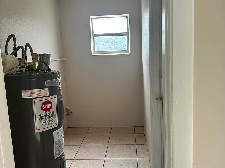 805 Revels Ln #805 — Photo 8