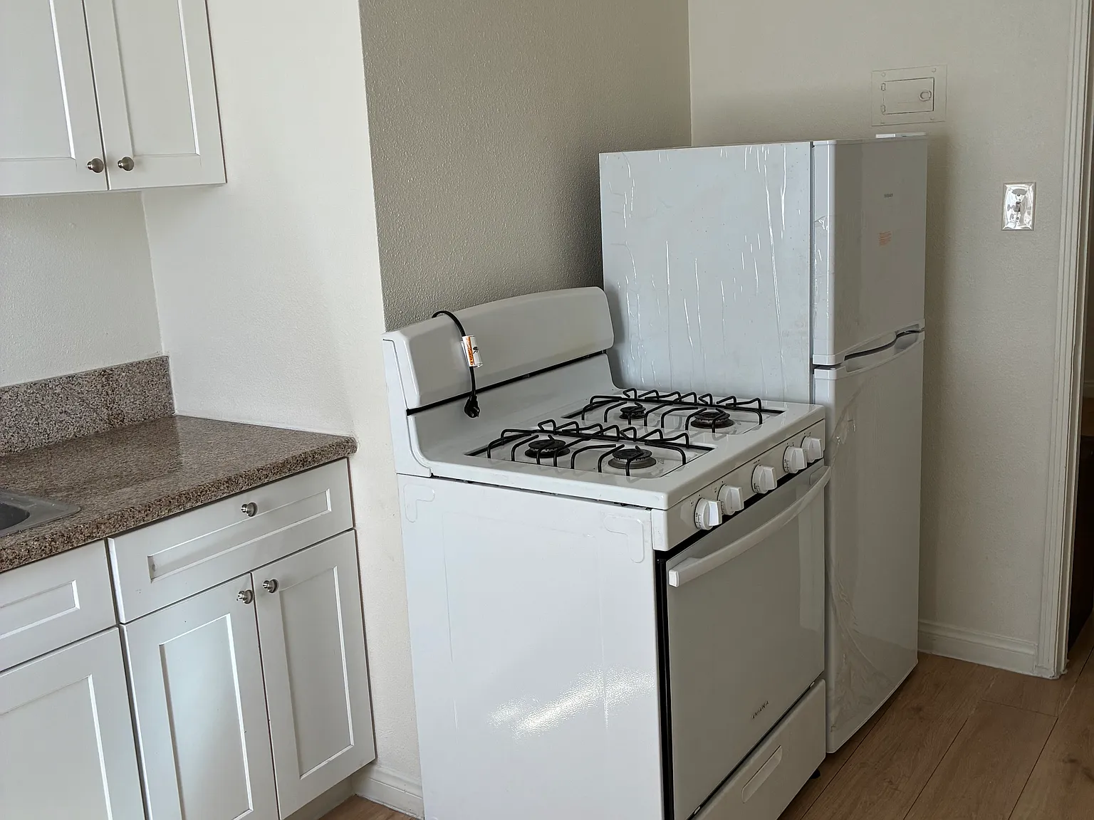 Studio, 400 sqft, $1,799 — Photo 4