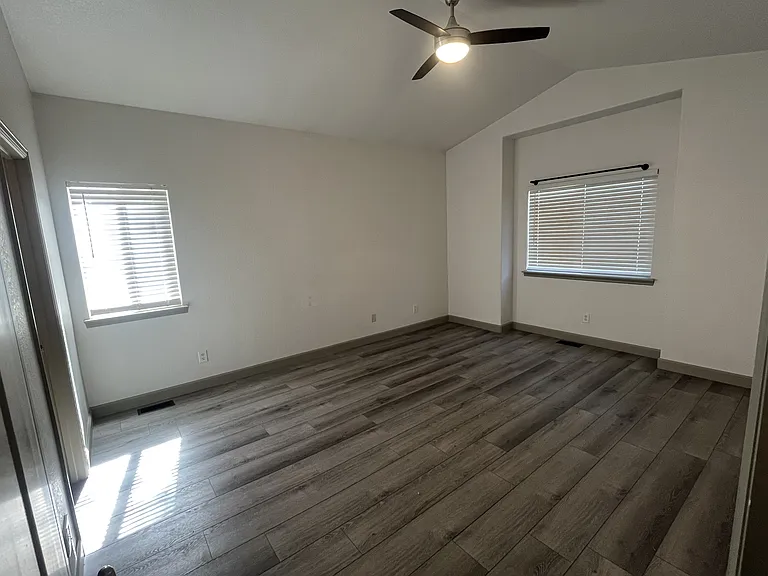 317 Victoria St — Photo 14