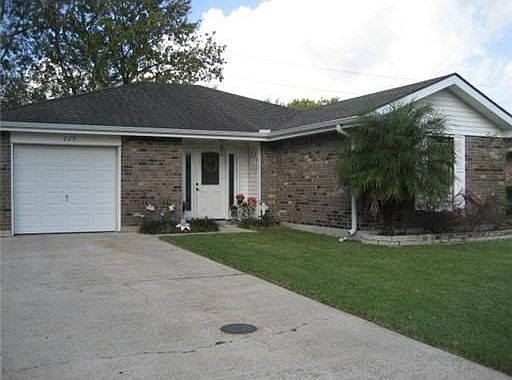 1st image of 229 W Oakland Dr