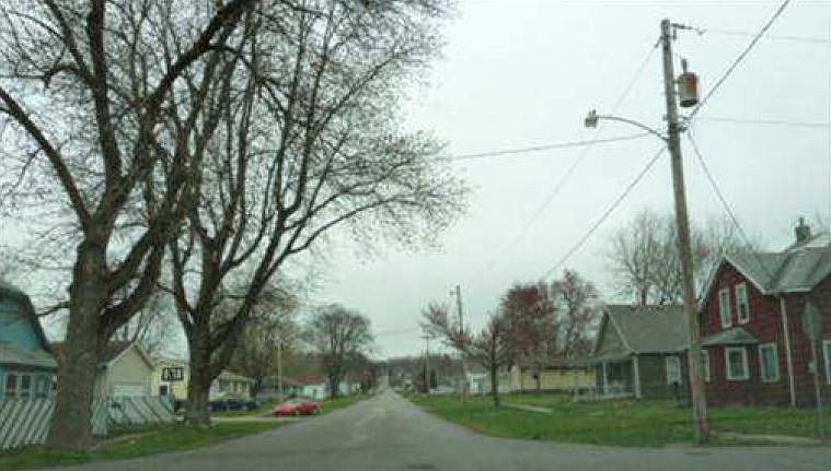 2nd image of 400 W Broadway St