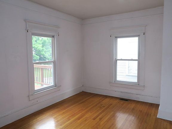 4th image of 631 Highland Ave SE