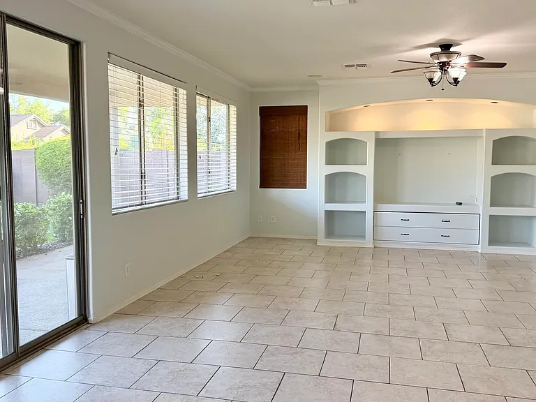 1289 E Iris Dr — Photo 5