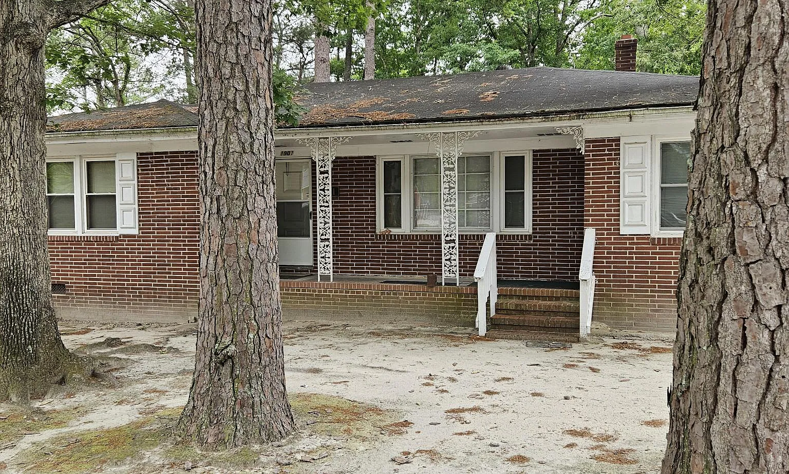 3 bed, 1.5 bath, 1473 sqft, $1,200 — Photo 1