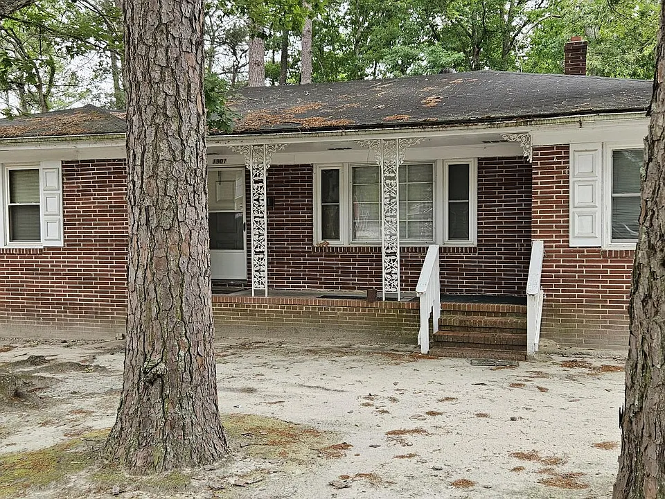 1901 Windsor Dr