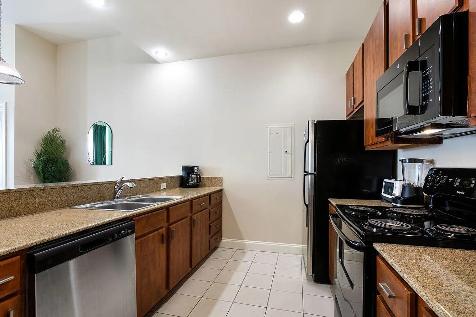 2 bed, 3.0 bath, 1033 sqft, $6,492 — Photo 4