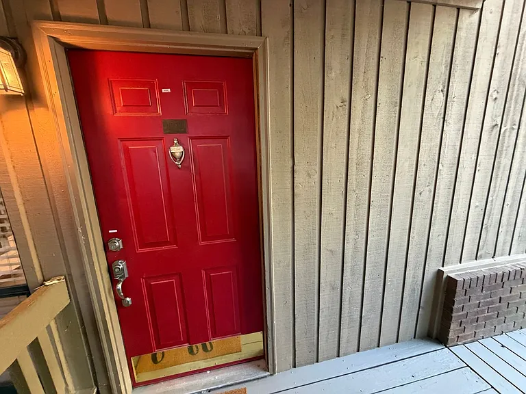 1702 Pine Tree Dr — Photo 2