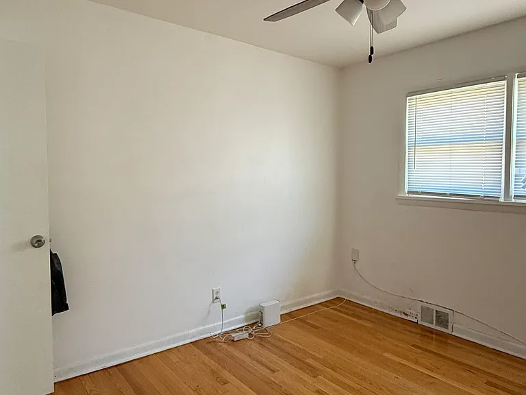 417 Hirsch Ave — Photo 13