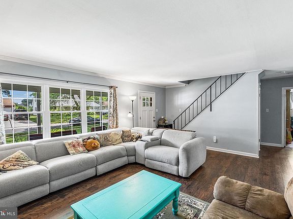 5th image of 75 Gaffney Ln