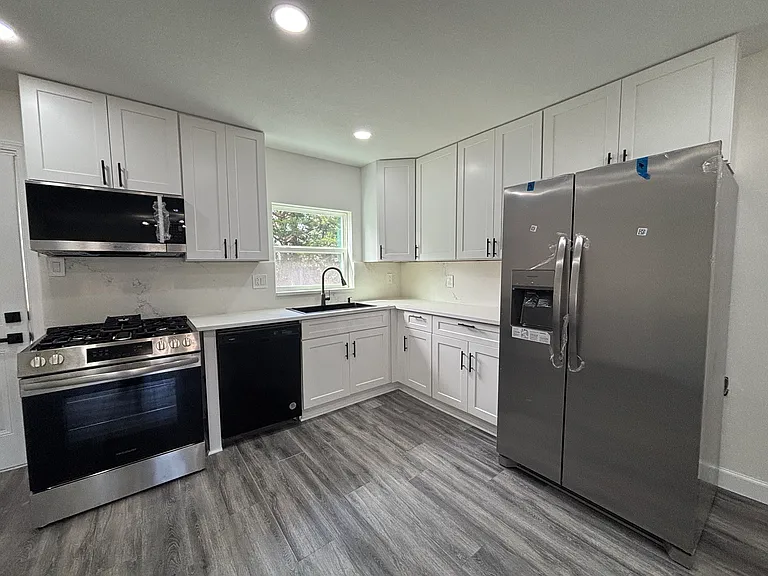 1825 Dudley St — Photo 5