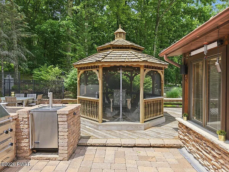 1075 Acacia Dr — Photo 15